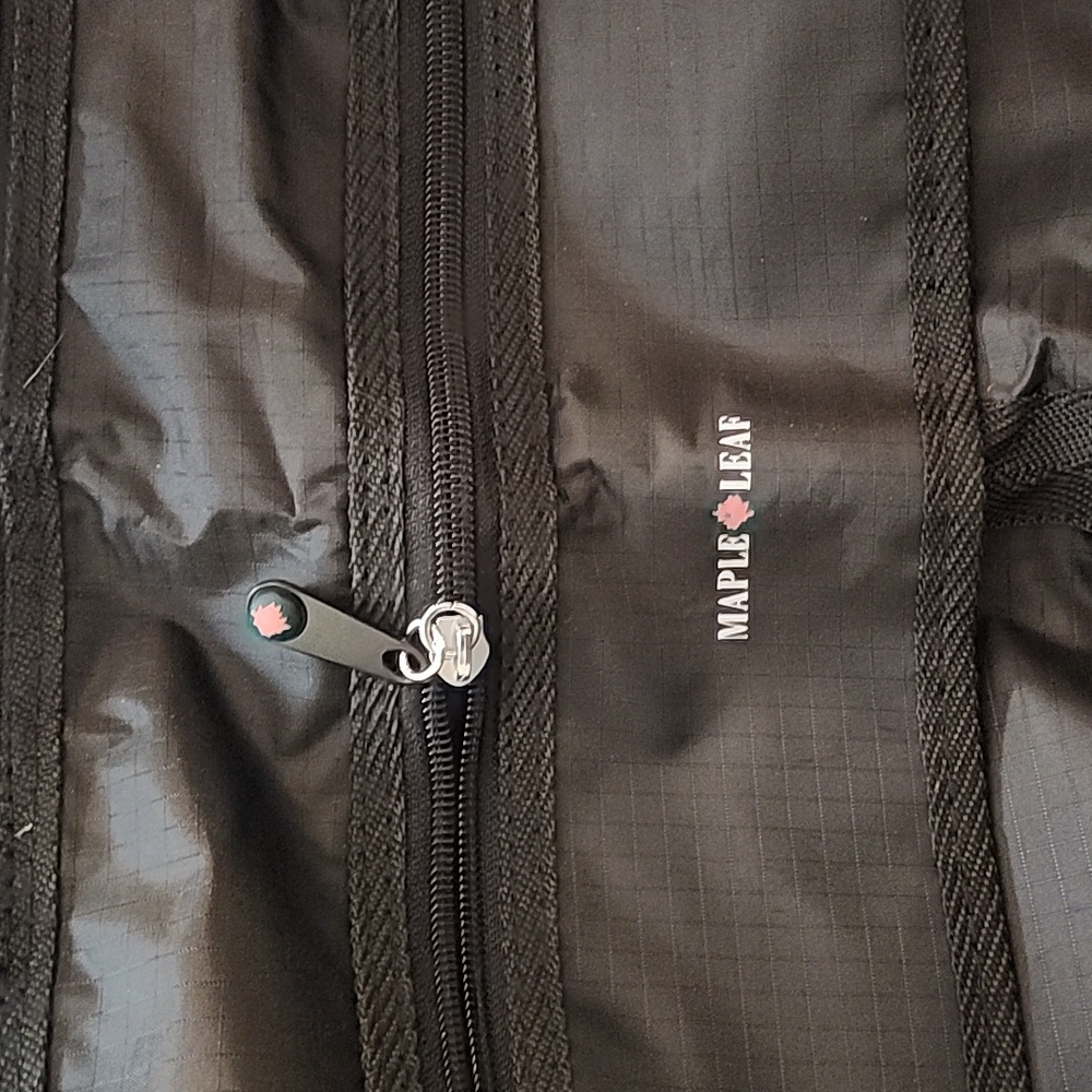 Maple leaf packable adjustable shoukder strap - Picture 7 of 9